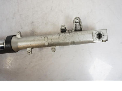 Höger sida på Gaffelben från en Honda VTR 1000 F -1997 motorcykel.