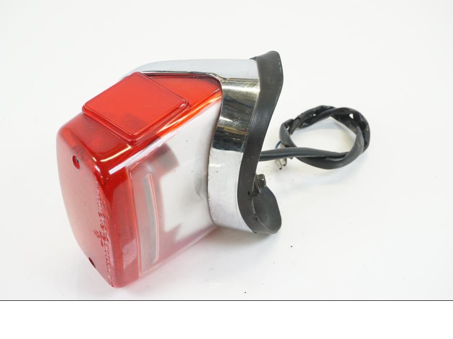 Vänster sida på Baklampa från en Yamaha XV 750 -1998 motorcykel.