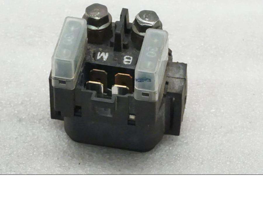 Framsidan på Startrelä från en Yamaha XVS 650 -1999 motorcykel.