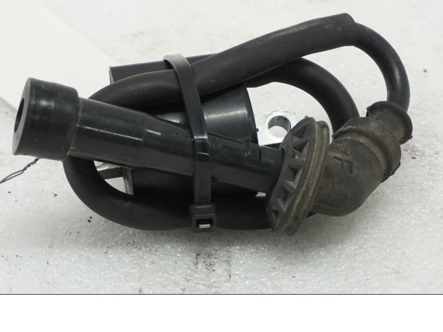 Baksidan på Tändspole från en Suzuki SV 1000 -2007 motorcykel.