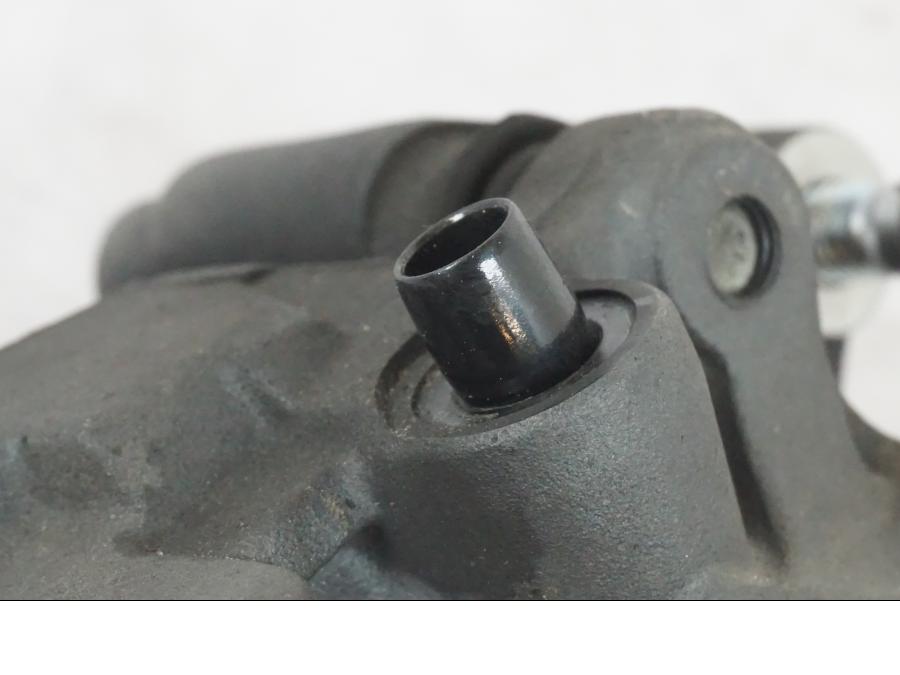 Höger sida på Bromsok från en Honda NT 650 V -2002 motorcykel.