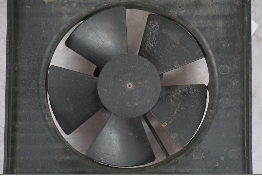 Baksidan på Vattenkylfläkt från en Triumph Tiger -2009 motorcykel.