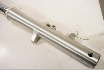 Baksidan på Gaffelben från en Yamaha XVS 1100 -2000 motorcykel.