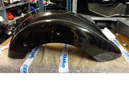 Framsidan på Bakskärm från en Yamaha XVS 1100 -2000 motorcykel.