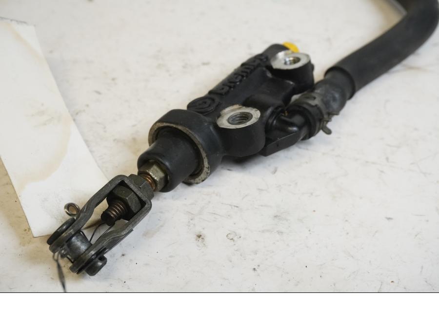 Vänster sida på Bromshuvudcylinder från en Yamaha XJR 1300 -2000 motorcykel.