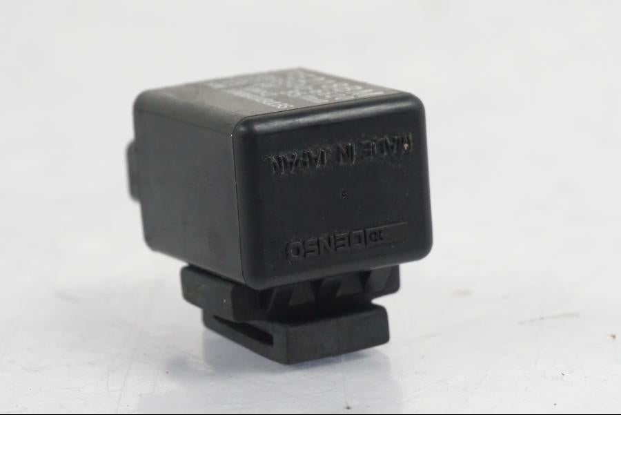 Vänster sida på Blinkersrelä från en Yamaha YZF 1000 R1 -2007 motorcykel.