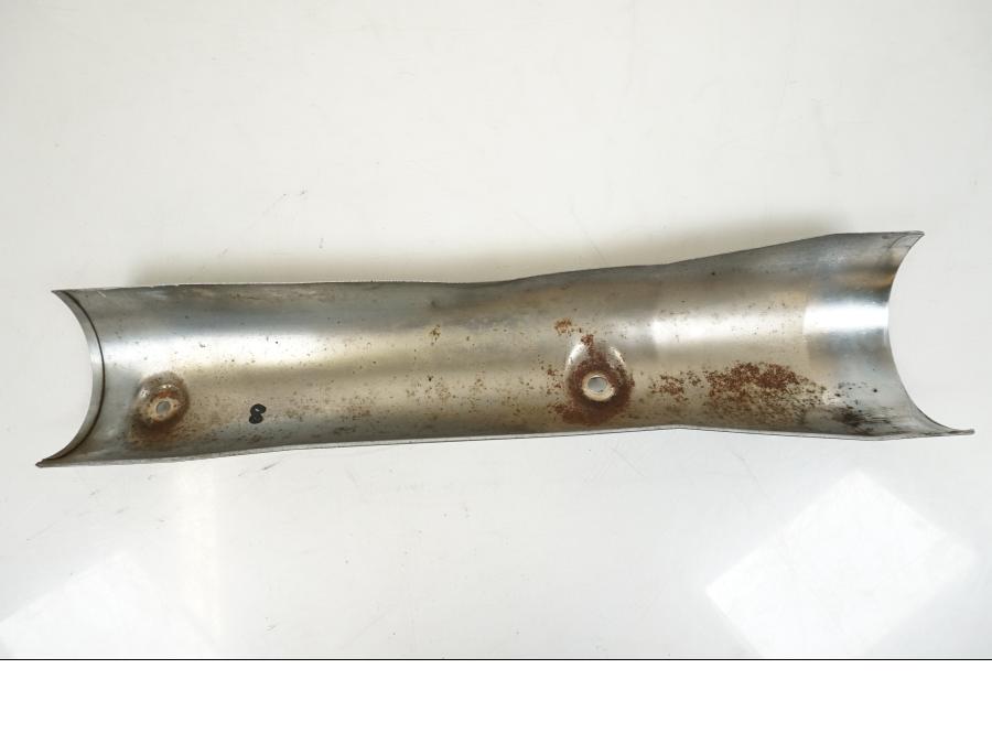 Snett nerifrån på Drivaxelkåpa från en Kawasaki VN 1500 Mean Streak -2002 motorcykel.