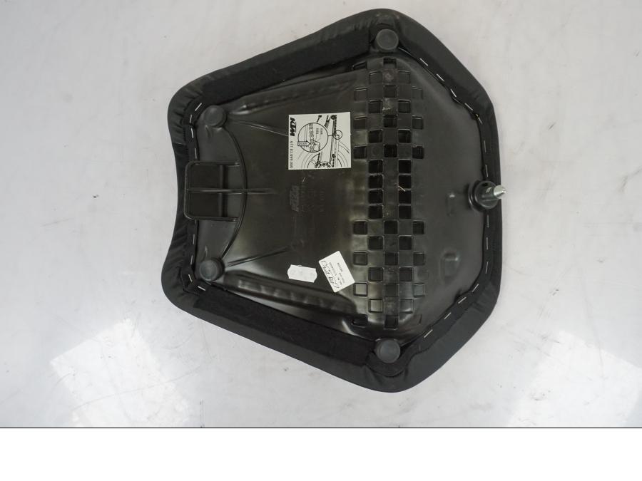 Extrabild3 på Sadel från en KTM 1290 Super Duke R -2023 motorcykel.