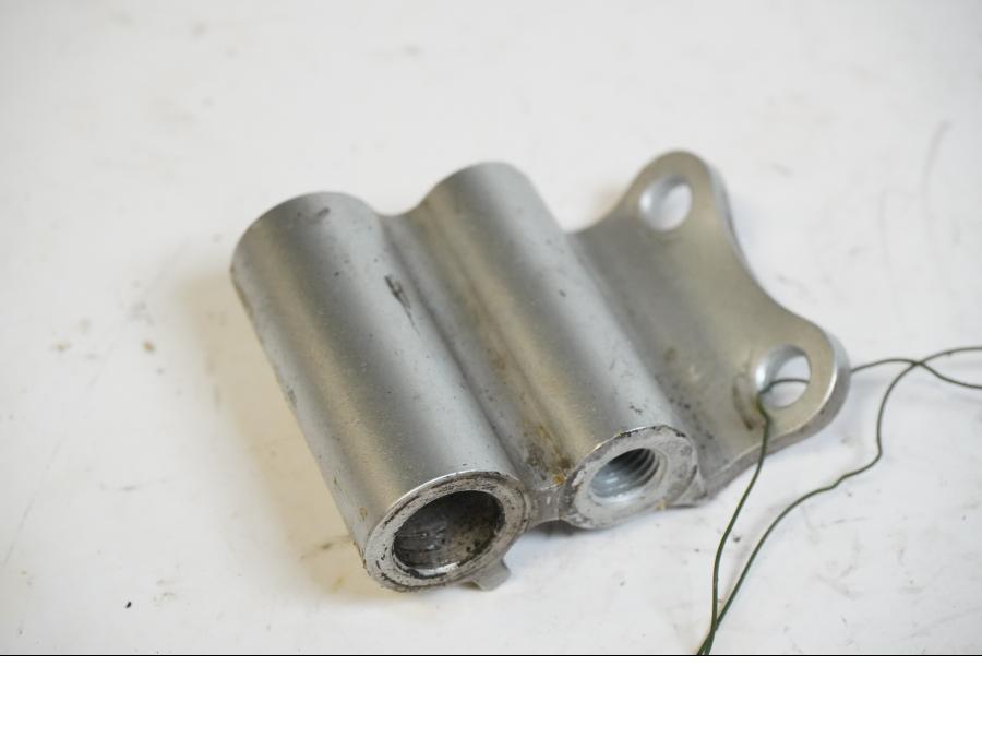 Framsidan på Bromsfördelare från en Yamaha BT 1100 -2004 motorcykel.