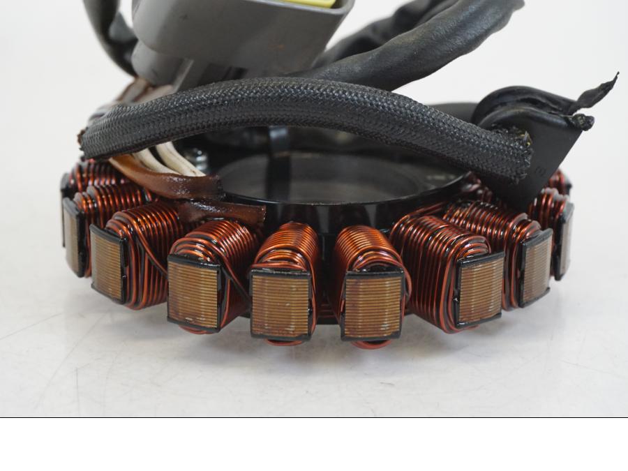 Snett uppifrån på Generator från en Ducati Streetfighter V4 -2020 motorcykel.