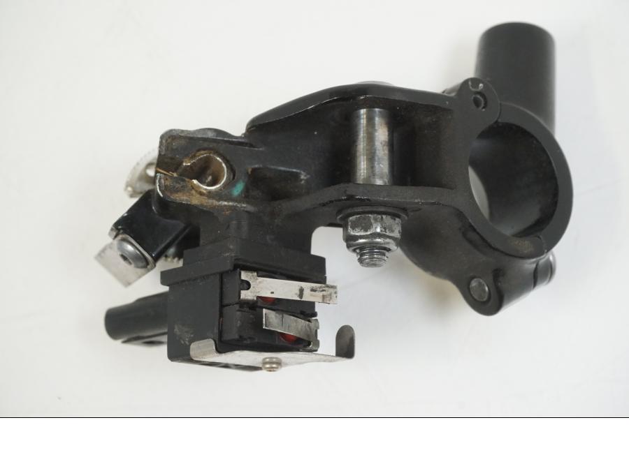 Snett nerifrån på Kopplingsklo från en BMW S 1000 R -2019 motorcykel.