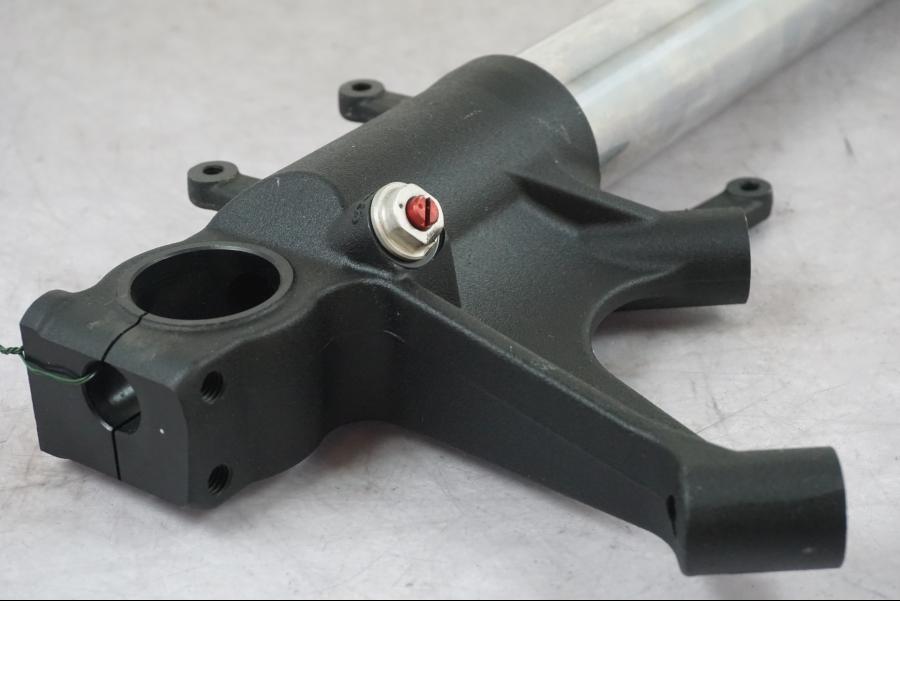 Baksidan på Gaffelben från en Honda CBR 1000 RR -2007 motorcykel.