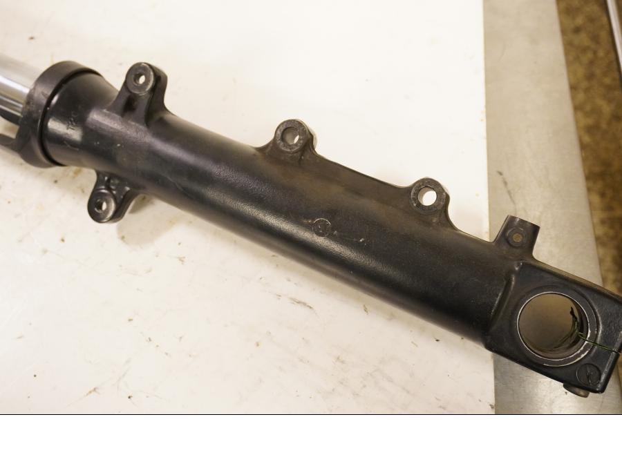 Snett uppifrån på Gaffelben från en Kawasaki ZR-X 1200 S -2001 motorcykel.