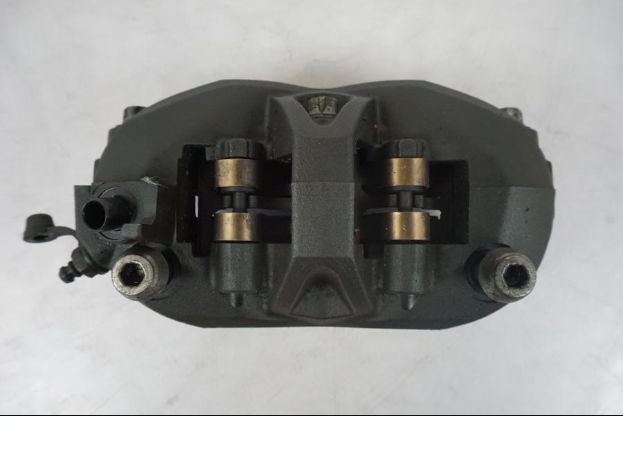 Vänster sida på Bromsok från en Kawasaki ZZ-R 1400 -2009 motorcykel.