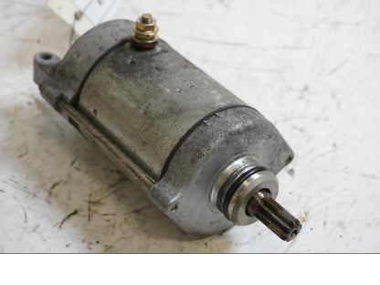 Framsidan på Startmotor från en Honda CBR 1100 XX -1998 motorcykel.