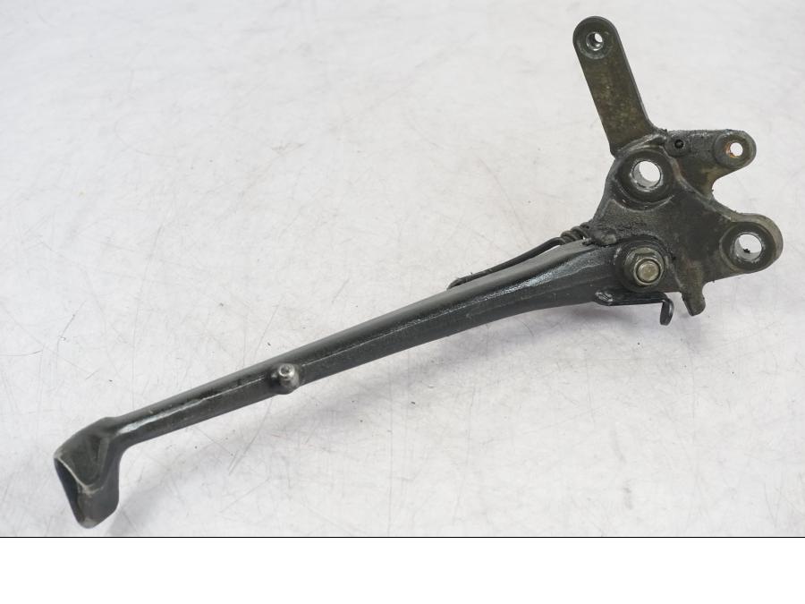 Framsidan på Sidostöd från en Suzuki GSX 1300 RX -1999 motorcykel.