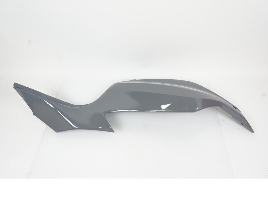 Baksidan på Bensintankskåpa från en Yamaha MT-07 -2017 motorcykel.