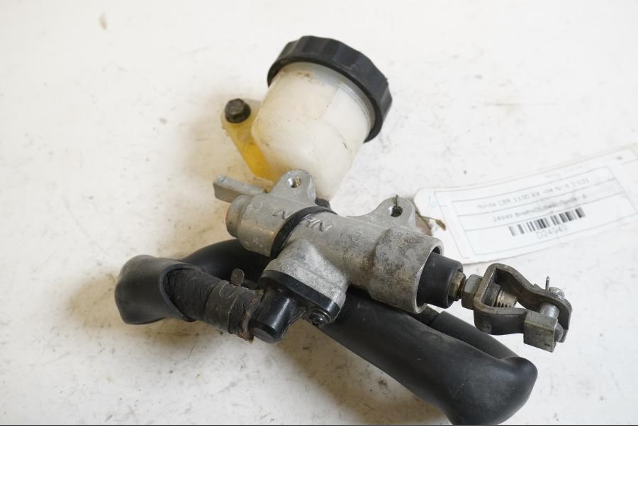 Framsidan på Bromshuvudcylinder från en Honda CBR 1100 XX -2004 motorcykel.