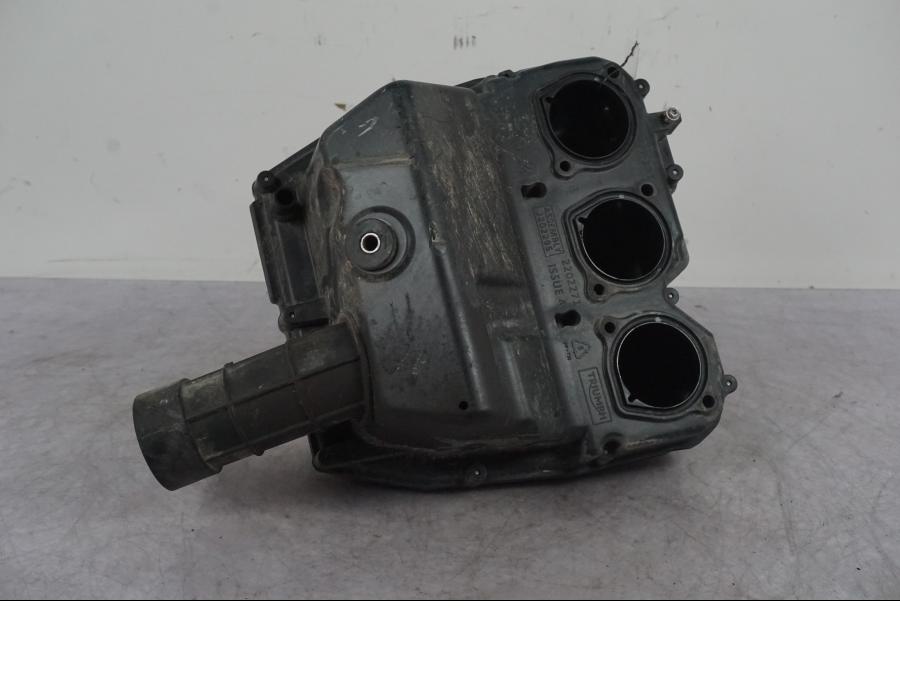 Framsidan på Luftburk från en Triumph Tiger Explorer -2016 motorcykel.