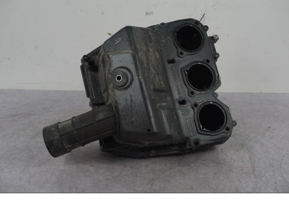 Framsidan på Luftburk från en Triumph Tiger Explorer -2016 motorcykel.