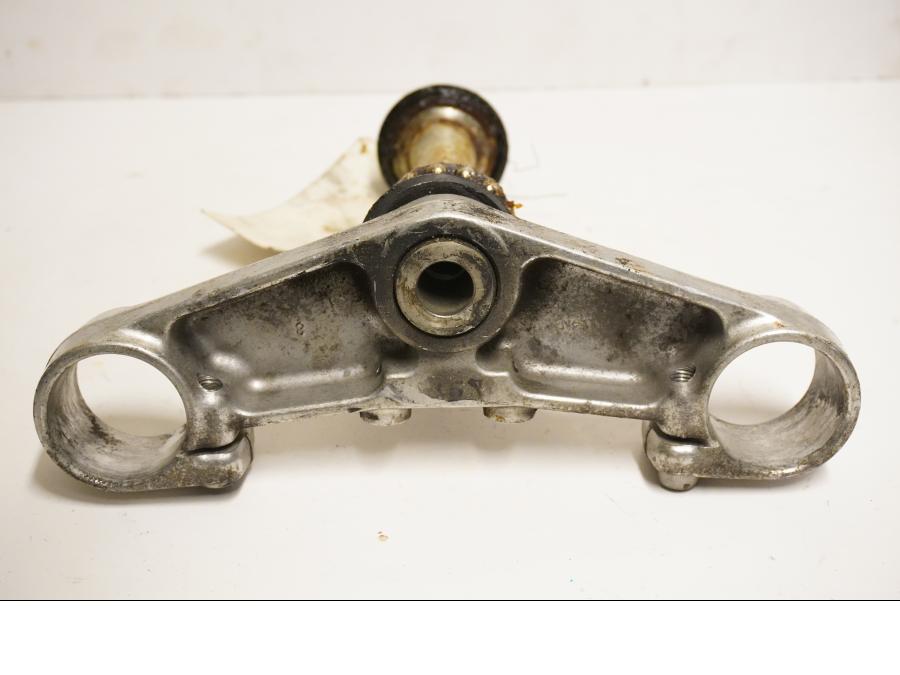 Baksidan på Gaffelkrona från en Yamaha YZF R6 -2001 motorcykel.