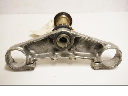 Baksidan på Gaffelkrona från en Yamaha YZF R6 -2001 motorcykel.