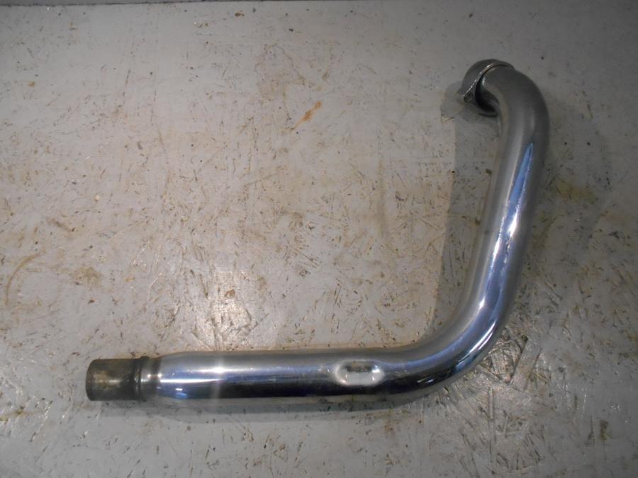 Framsidan på Grenrör från en Suzuki VS 750 Intruder -1986 motorcykel.