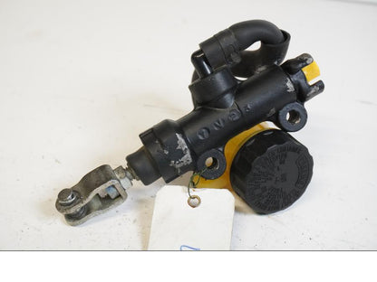 Höger sida på Bromshuvudcylinder från en Kawasaki ZX-10R -2008 motorcykel.