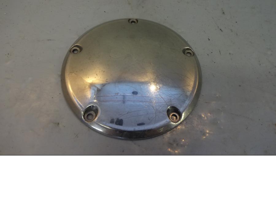 Framsidan på Kopplingskåpa från en H-D Harley diverse -2010 motorcykel.