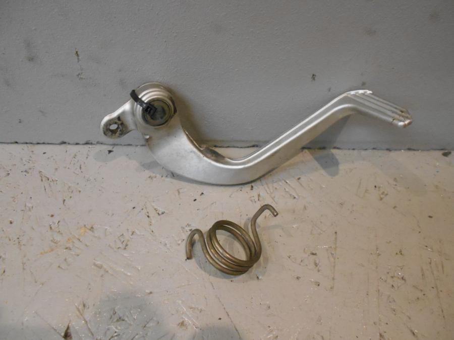 Framsidan på Bromspedal från en BMW K 1300 R -2009 motorcykel.