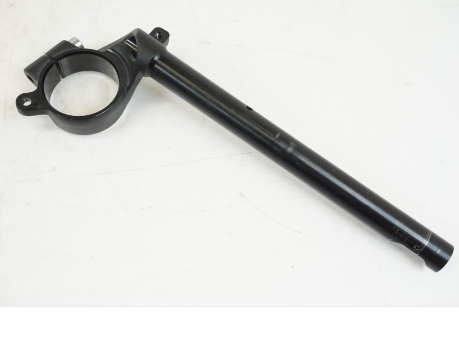 Framsidan på Styre från en Triumph Speed Triple -2021 motorcykel.