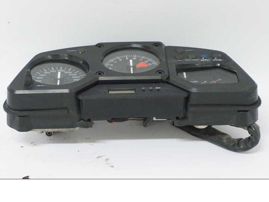 Vänster sida på Instrumentpanel från en Honda VFR 750 -1990 motorcykel.