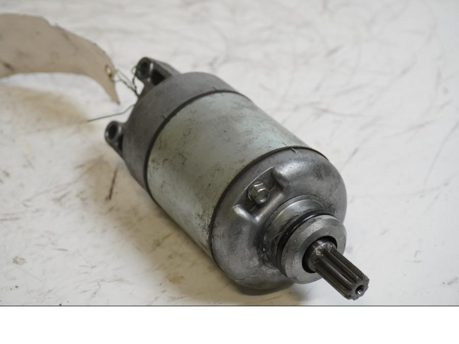 Framsidan på Startmotor från en Suzuki GSX-R 750 -1997 motorcykel.