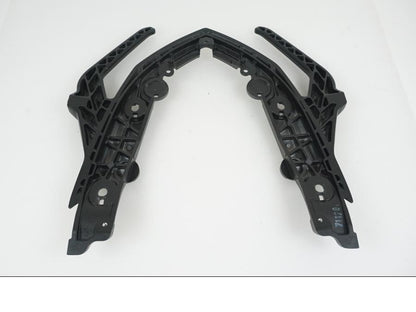 Snett uppifrån på Passagerarhandtag från en BMW F 900 R -2019 motorcykel.