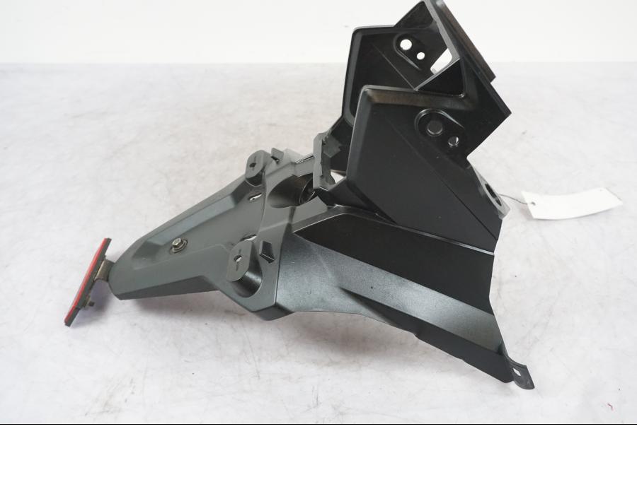 Framsidan på Skylthållare från en Triumph Tiger Explorer -2016 motorcykel.