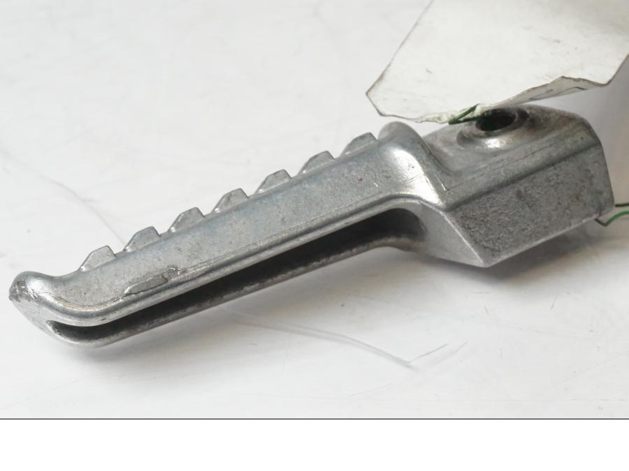 Snett nerifrån på Fotpinne från en Kawasaki ZZ-R 1400 -2007 motorcykel.