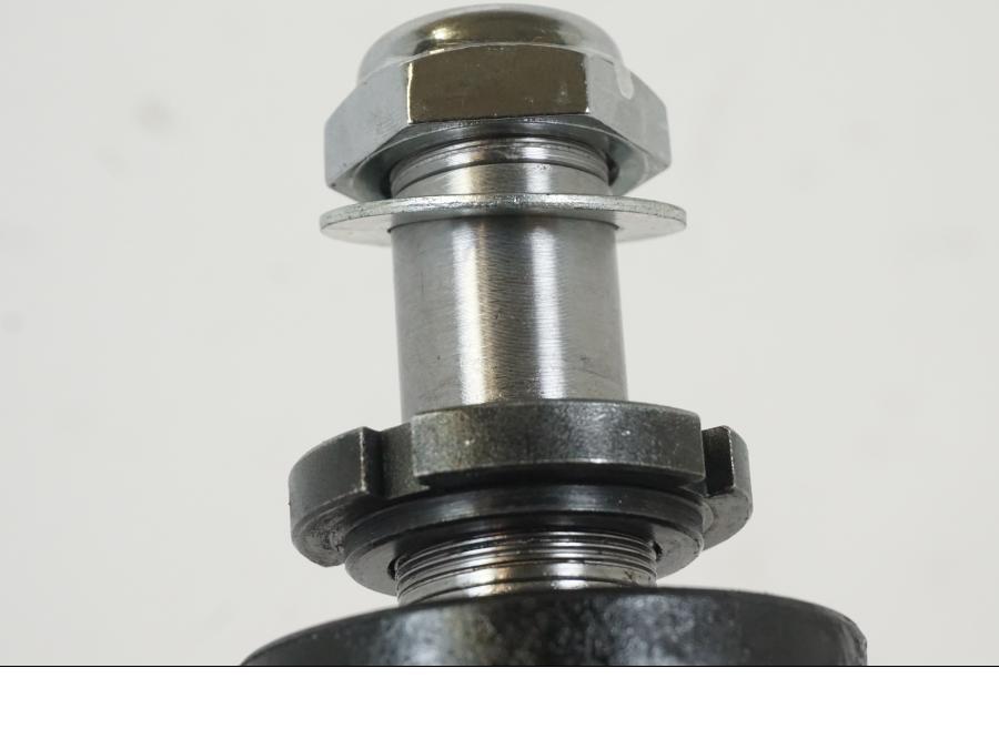 Snett uppifrån på Gaffelkrona från en Suzuki VZR 1800 -2009 motorcykel.