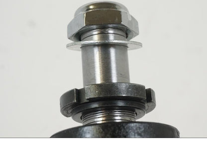 Snett uppifrån på Gaffelkrona från en Suzuki VZR 1800 -2009 motorcykel.