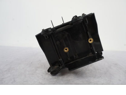 Vänster sida på Batterihållare från en KTM 990 Super Duke -2006 motorcykel.