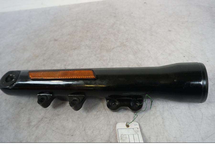 Framsidan på Gaffelben från en H-D Dyna Fat Bob FXDF -2010 motorcykel.