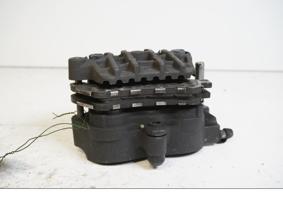 Höger sida på Bromsok från en Honda XL 1000 V -1999 motorcykel.