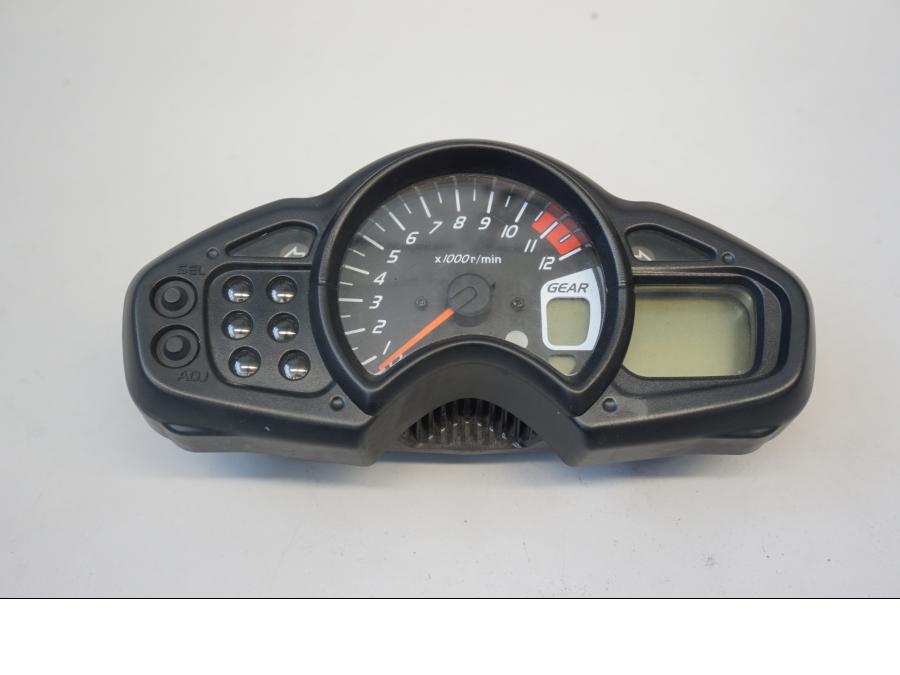 Framsidan på Instrumentpanel från en Suzuki SFV 650 A Gladius -2012 motorcykel.