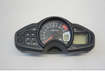 Framsidan på Instrumentpanel från en Suzuki SFV 650 A Gladius -2012 motorcykel.