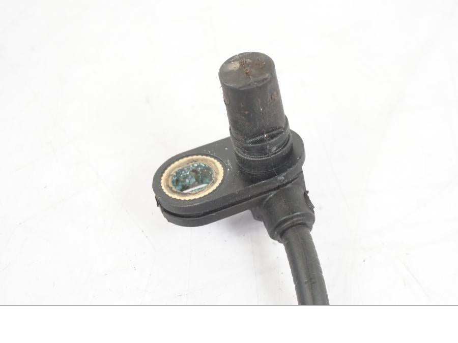 Baksidan på ABS givare från en KTM 690 Duke -2015 motorcykel.