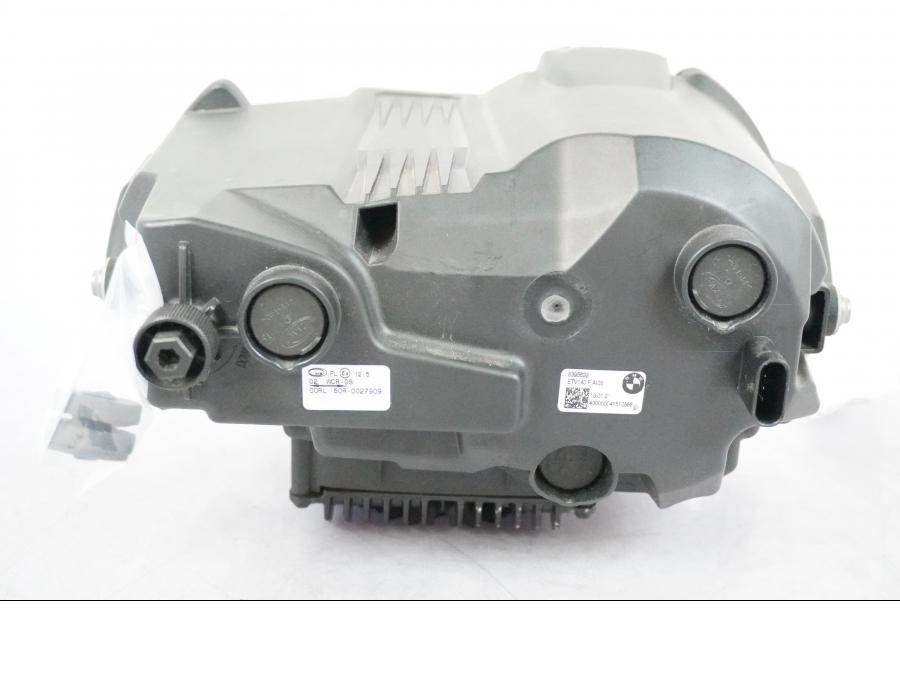 Snett uppifrån på Strålkastare från en BMW R 1250 GSA -2021 motorcykel.