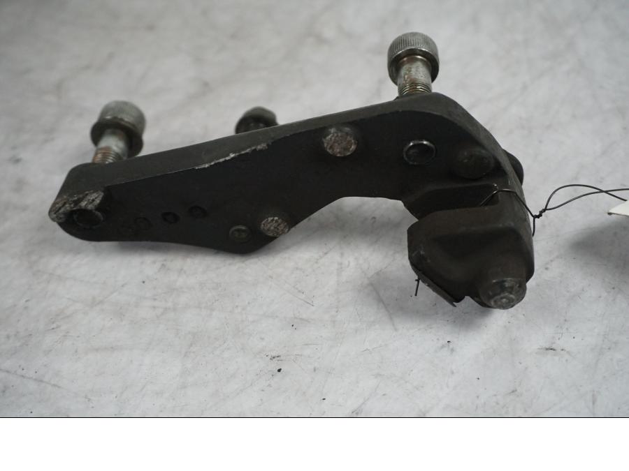 Framsidan på Bromsoksfäste från en Honda VF 750 C -1983 motorcykel.