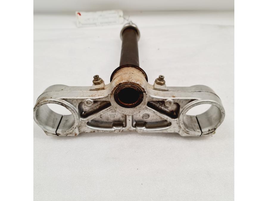 Höger sida på Gaffelkrona från en Ducati 748 -2001 motorcykel.
