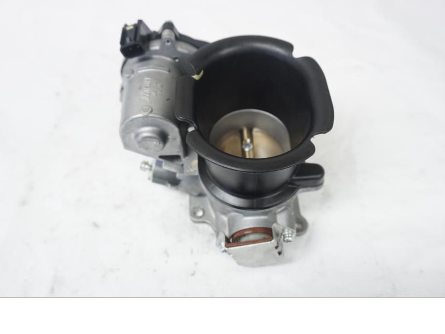 Höger sida på Spjällhus från en Ducati 899 Panigale -2015 motorcykel.