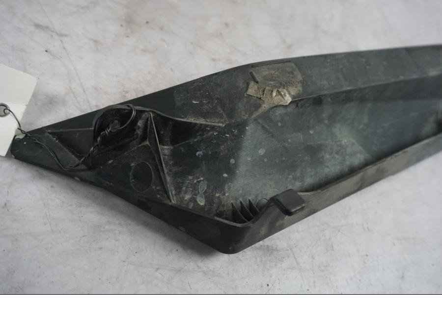 Snett uppifrån på Sidopanel från en Triumph Tiger Explorer -2016 motorcykel.