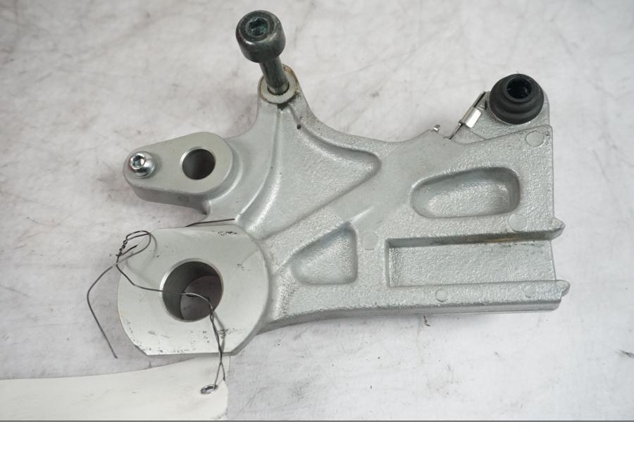 Vänster sida på Bromsoksfäste från en Yamaha MT-07 -2020 motorcykel.